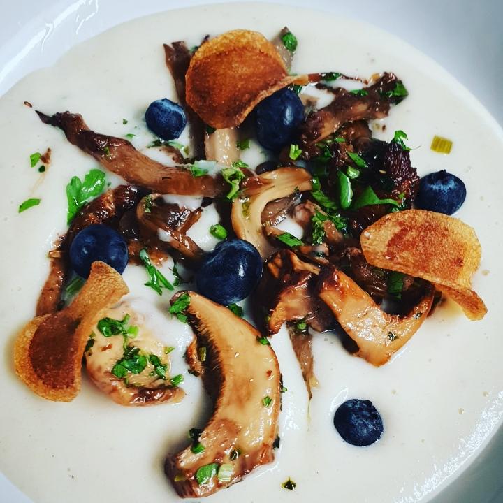 Assiette aux champignons et myrtilles
